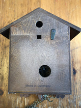 Load image into Gallery viewer, VINTAGE : Classic One Day Cuckoo Clock with Five Leaves