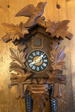Load image into Gallery viewer, VINTAGE - 1979 “Feeding Birds” Cuckoo Clock
