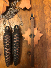 Load image into Gallery viewer, VINTAGE - Hönes One Day Cuckoo Clock