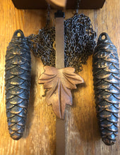 Load image into Gallery viewer, VINTAGE - 1979 “Feeding Birds” Cuckoo Clock