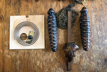 Load image into Gallery viewer, VINTAGE : Classic One Day Cuckoo Clock with Five Leaves