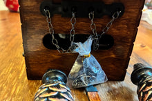 Load image into Gallery viewer, NEW IN STOCK- Quartz Traditional Cuckoo Clock with Squirrels (with music)