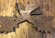 Load image into Gallery viewer, VINTAGE : Classic One Day Cuckoo Clock with Five Leaves