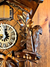 Load image into Gallery viewer, NEW IN STOCK- Quartz Traditional Cuckoo Clock with Squirrels (with music)
