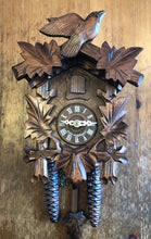 Load image into Gallery viewer, VINTAGE : Classic One Day Cuckoo Clock with Five Leaves
