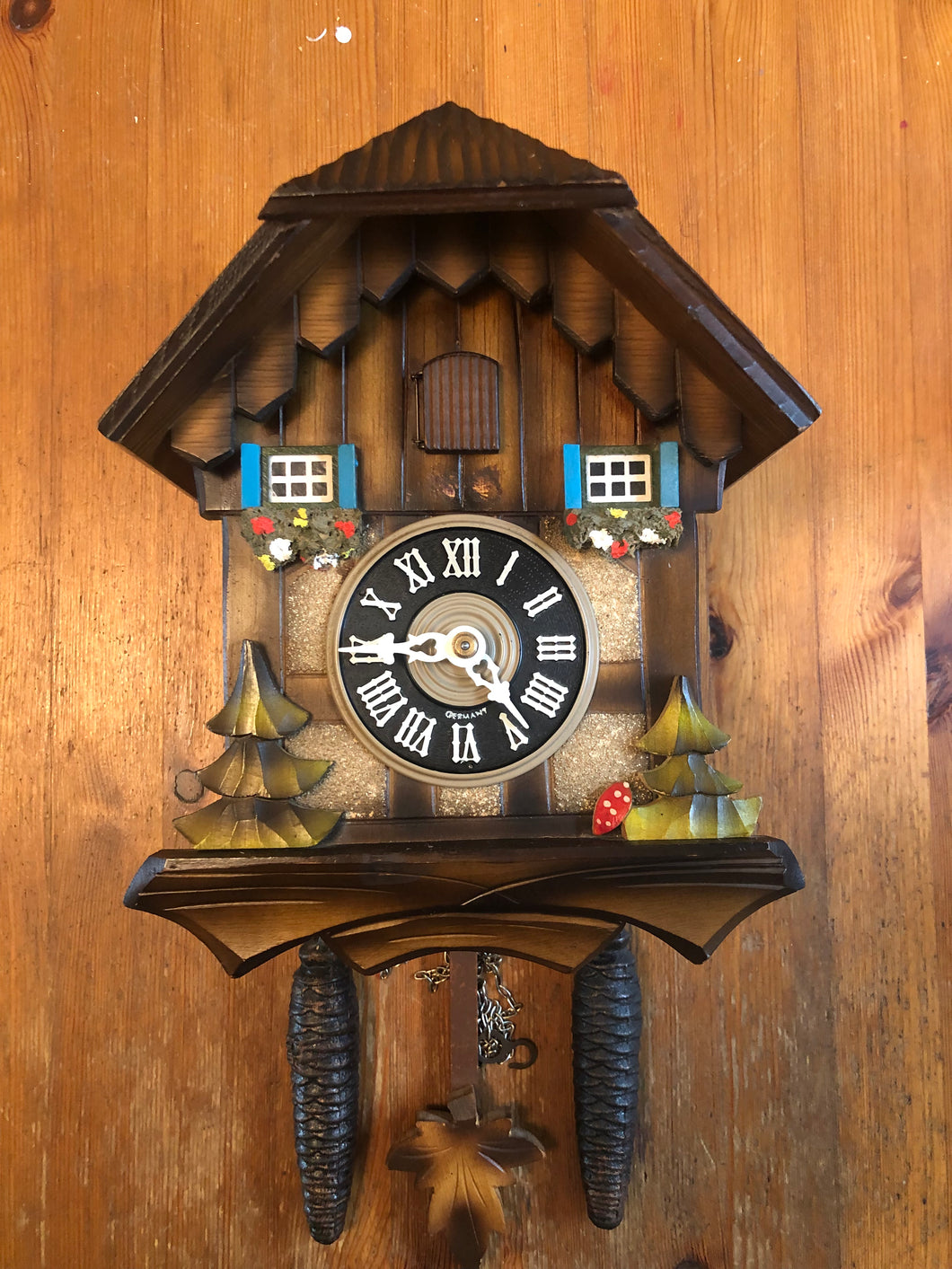 VINTAGE - Chalet Cuckoo Clock with Windows