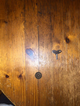 Load image into Gallery viewer, VINTAGE : Novelty Clock Pendulum and Key
