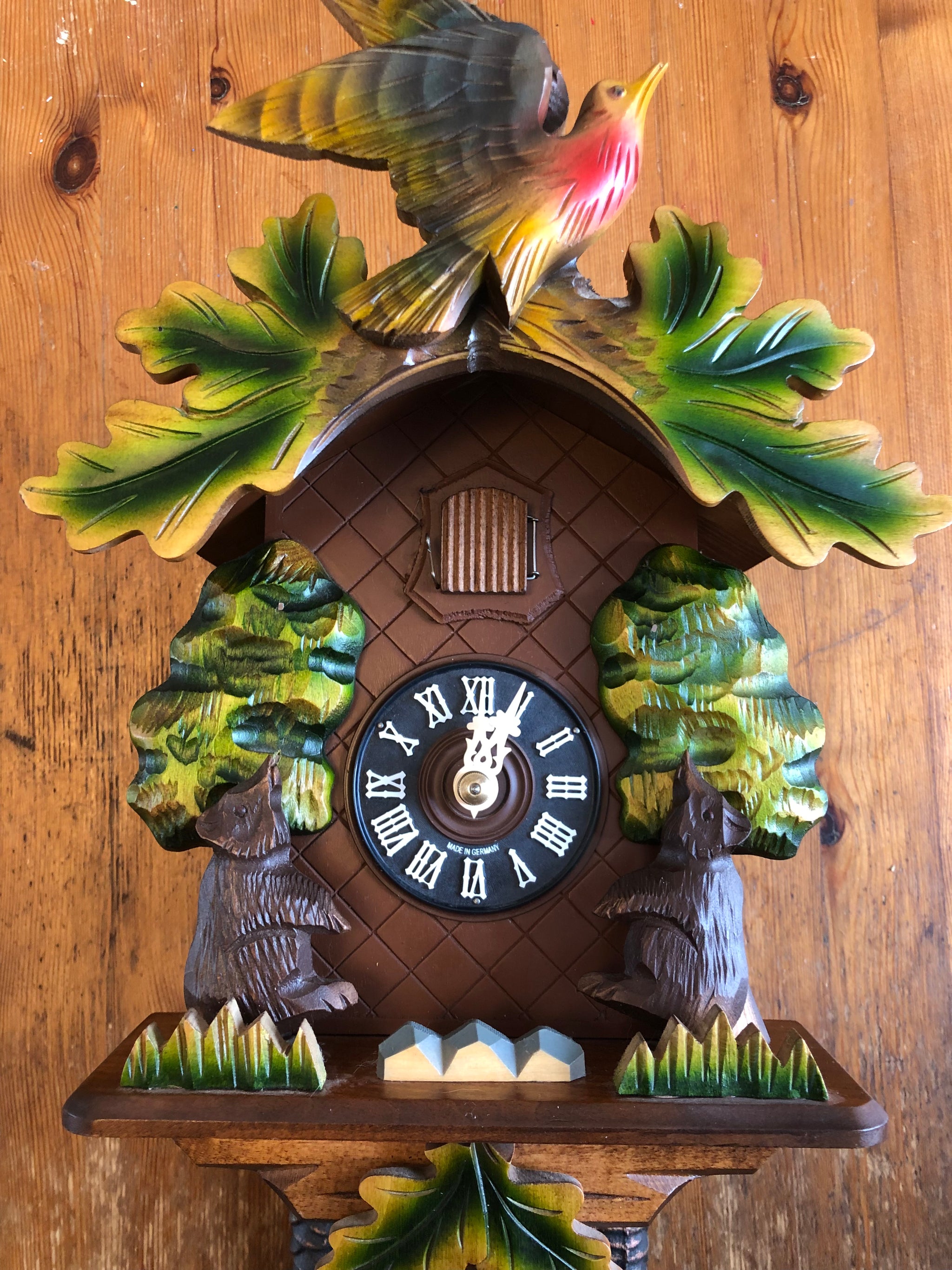 VINTAGE : Hubert Herr “Moving Bears” Cuckoo Clock (one day)
