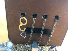 Load image into Gallery viewer, VINTAGE : Classic One Day Cuckoo Clock with Five Leaves
