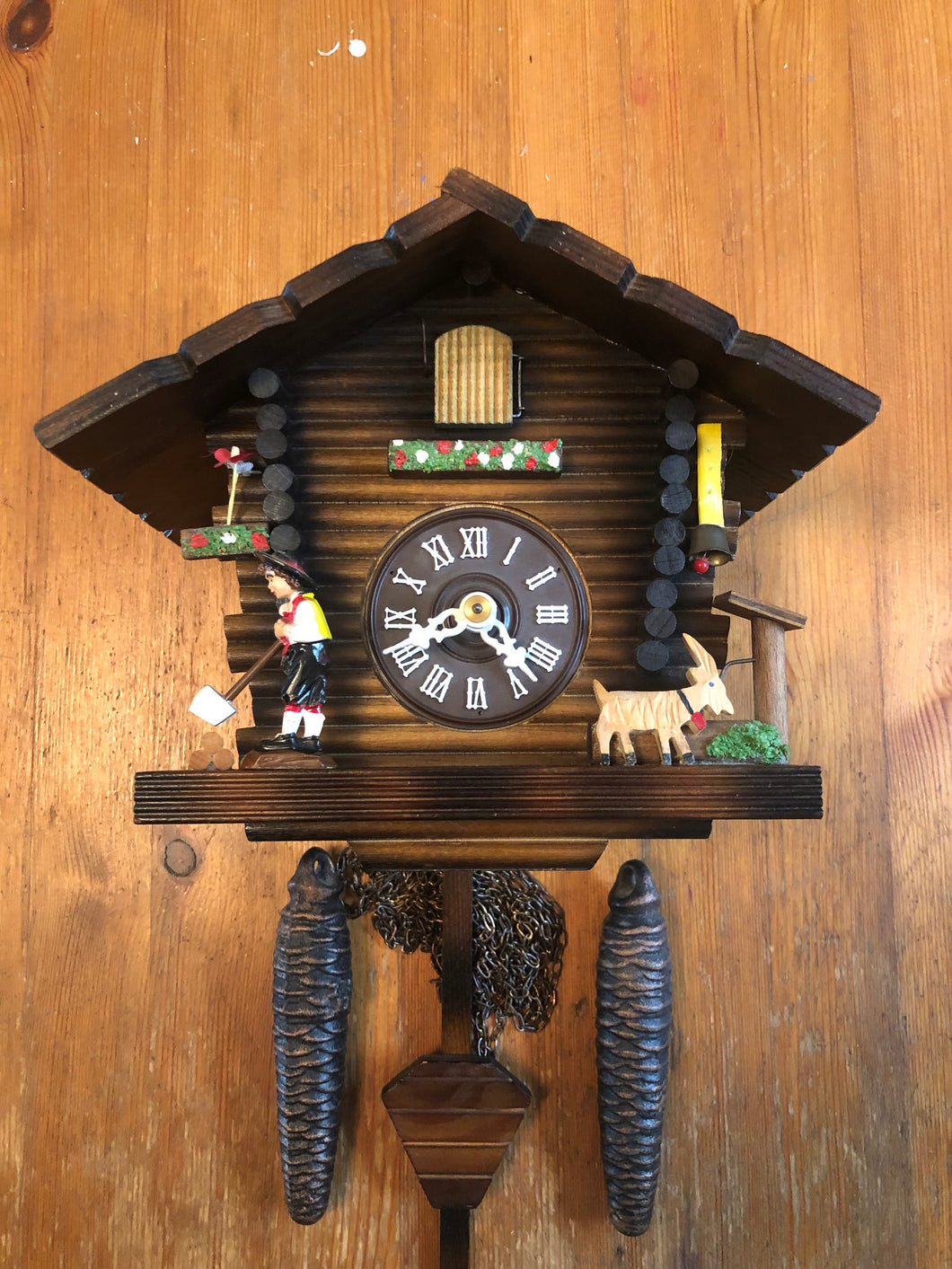 VINTAGE - Chalet Clock with Figures