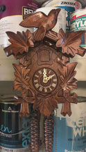Load and play video in Gallery viewer, VINTAGE : Classic One Day Cuckoo Clock with Five Leaves

